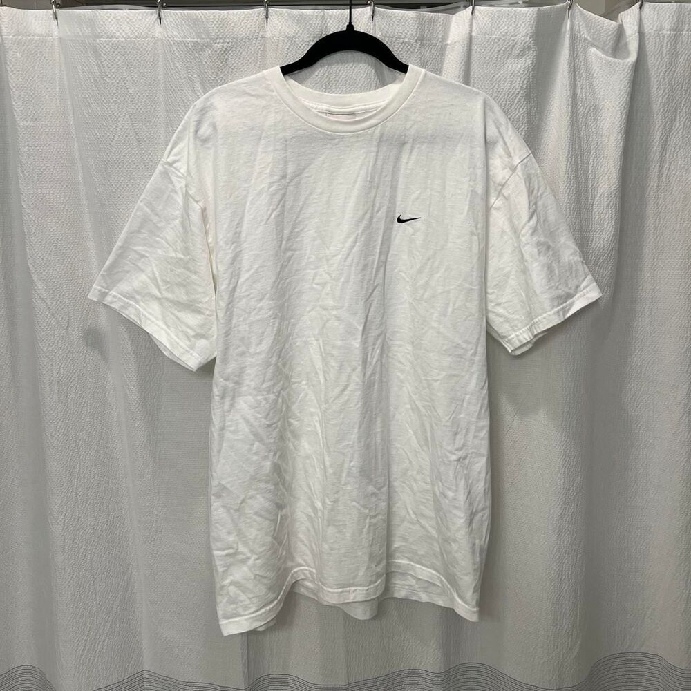 White Nike swoosh embroidered T-shirt